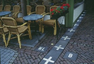 800px-Baarle-Nassau_frontière_café.jpg
