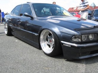 bmw71.jpg