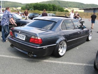 bmw72.jpg