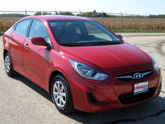 796px-2012_Hyundai_Accent_GLS_sedan_--_NHTSA_1.jpg