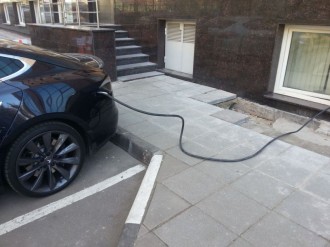 tesla-03.jpg