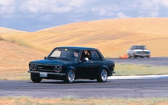 turp_0105_10_z+datsun_510_bluebird+on_track_left.jpg